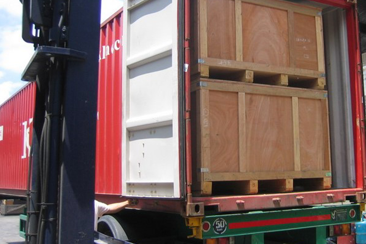 Loading and stuffing of machines and equipment services 6