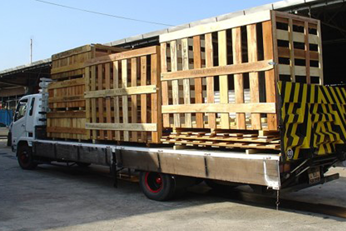 Loading and stuffing of machines and equipment services 3