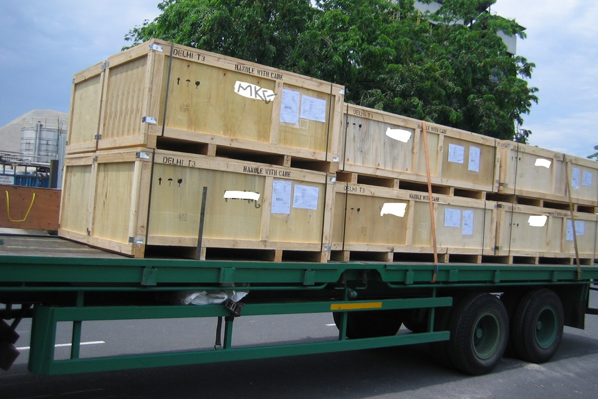 Loading and stuffing of machines and equipment services 1