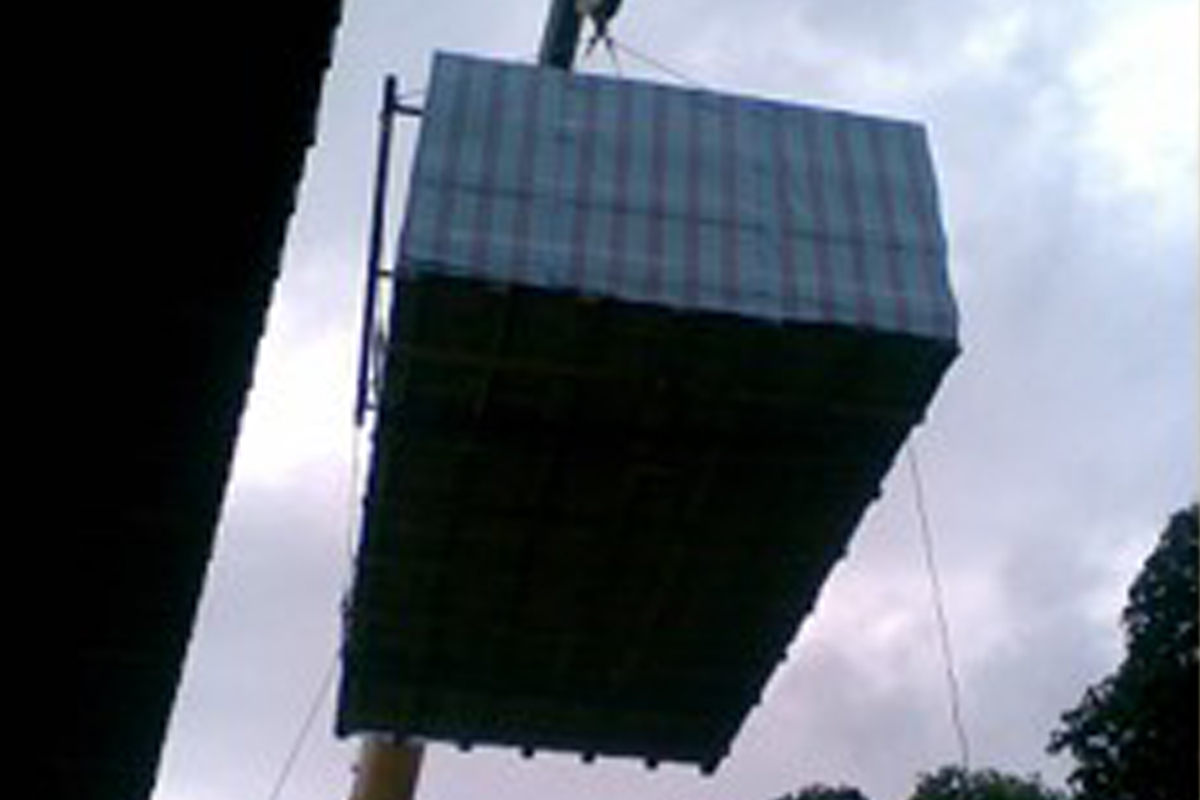 Loading and stuffing of machines and equipment services 4